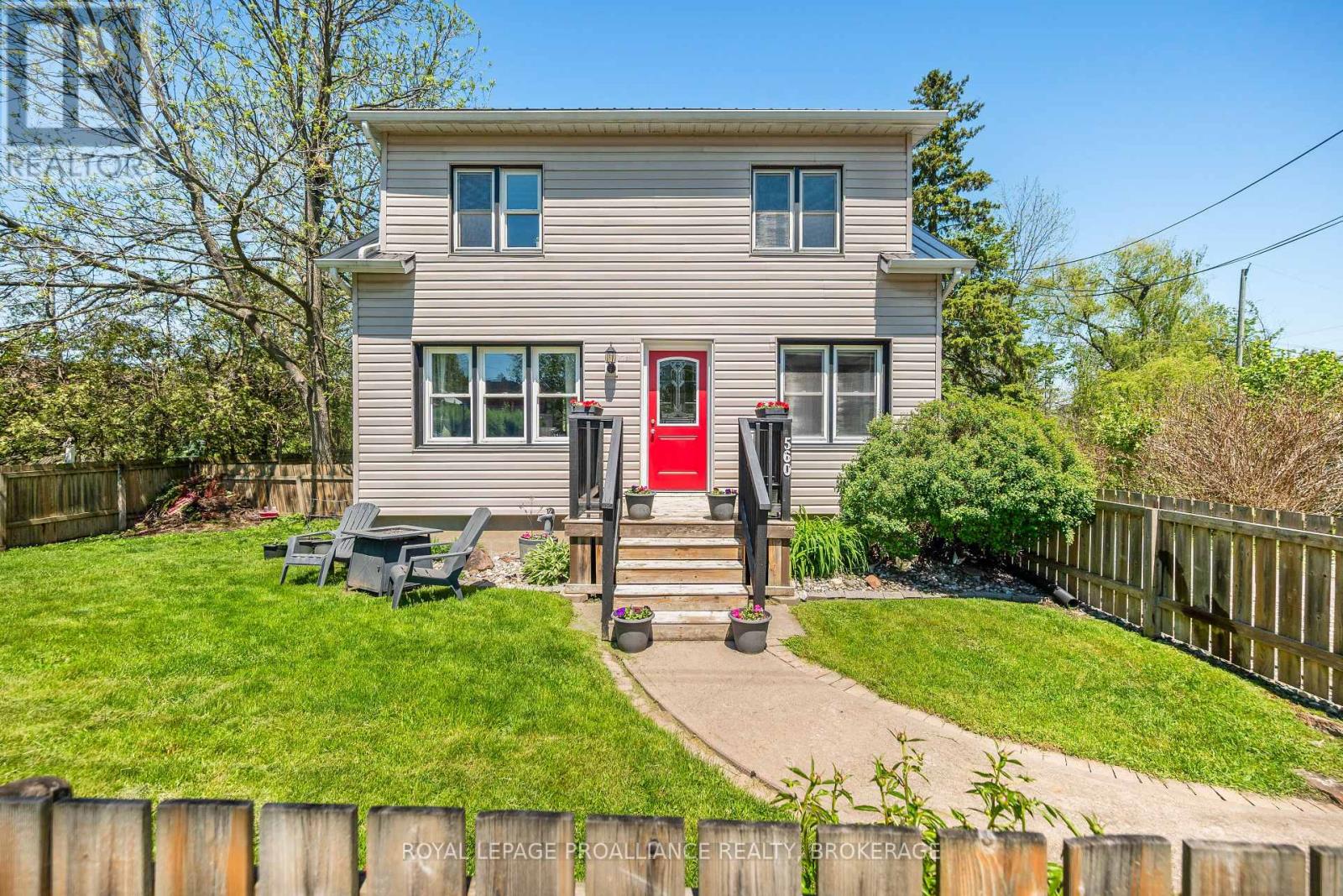 560 KING STREET W