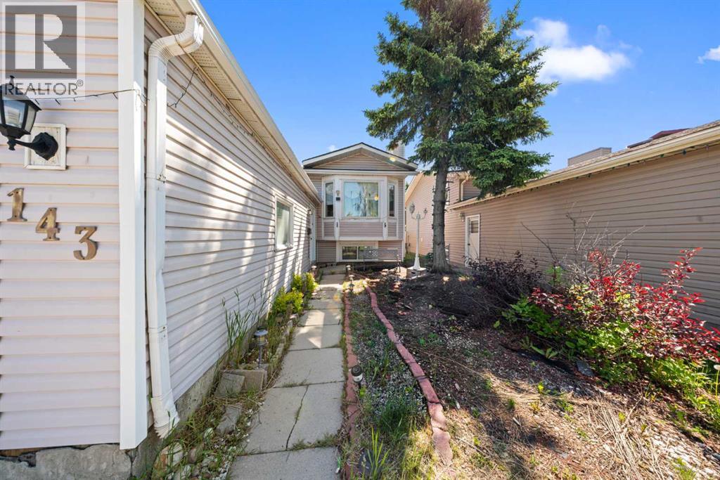 143 Castlebrook Rise NE