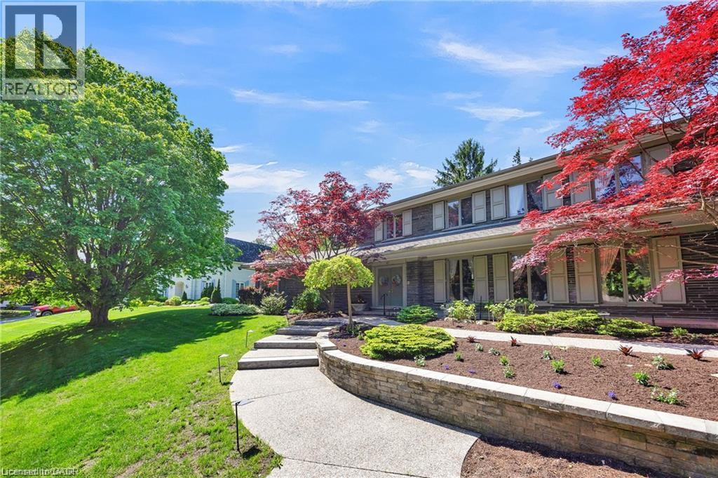 61 HUNTLEY Crescent