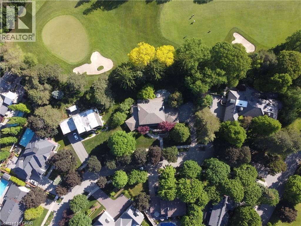 61 HUNTLEY Crescent