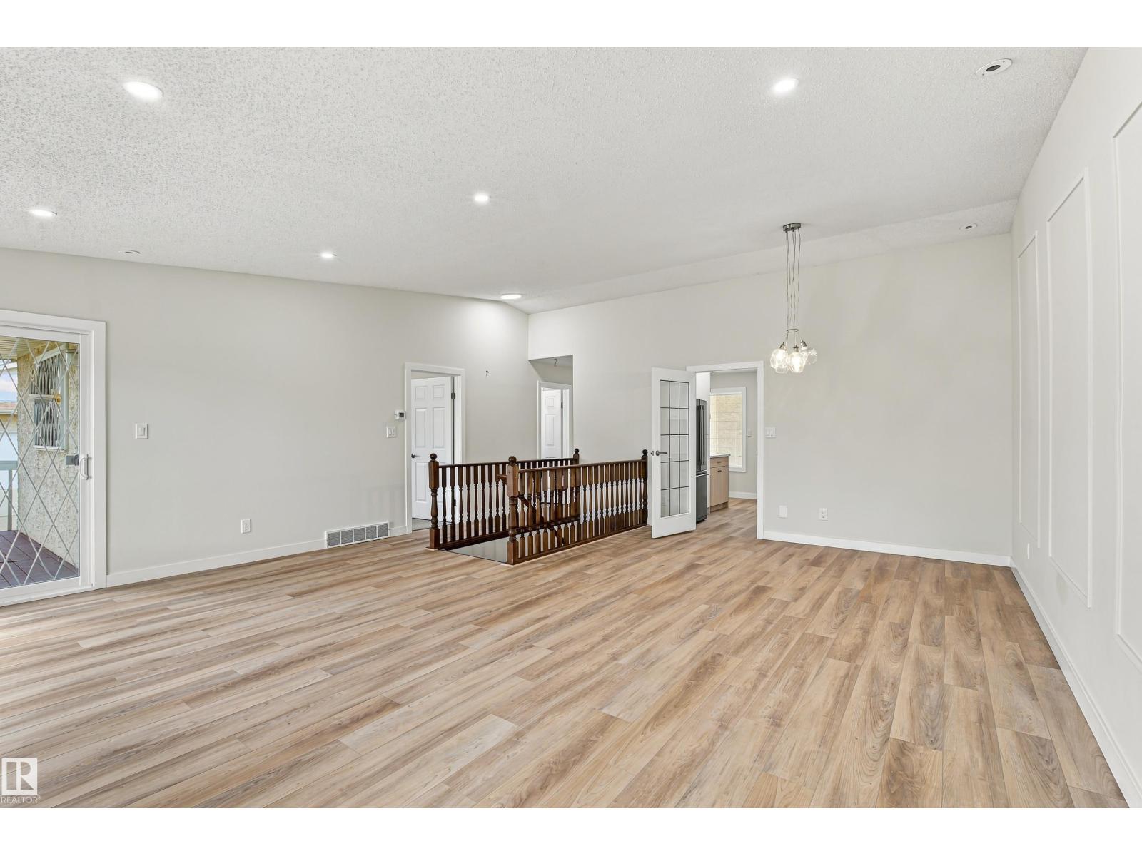 #21 9375 172 ST NW