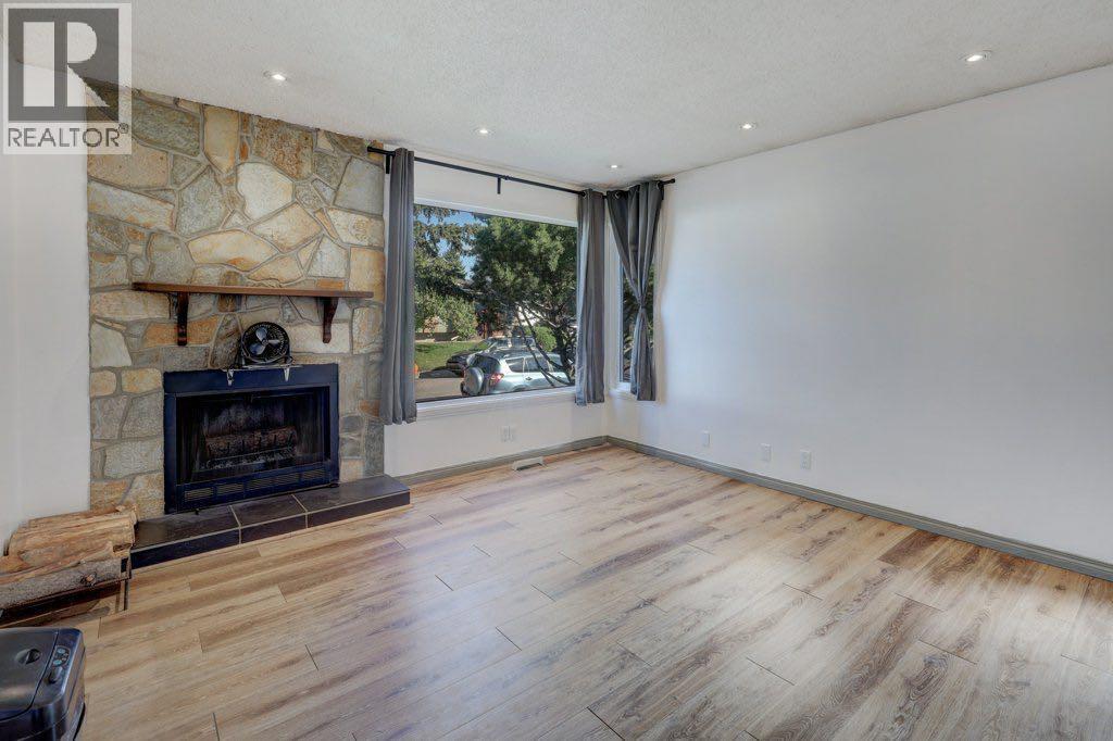 31 Castledale Way NE