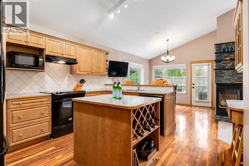 133 Strathlea Court SW