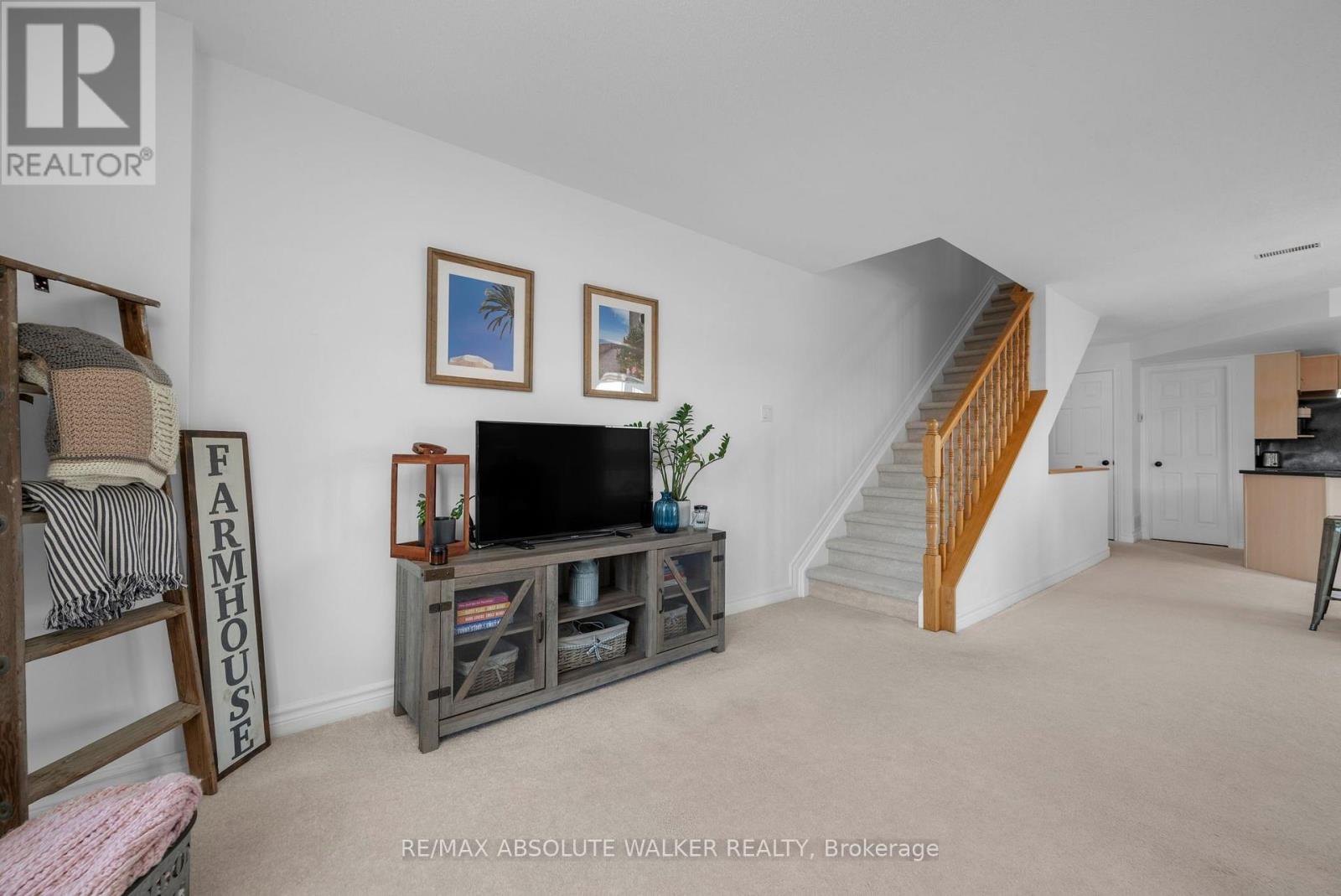 32 - 633 LAKERIDGE DRIVE