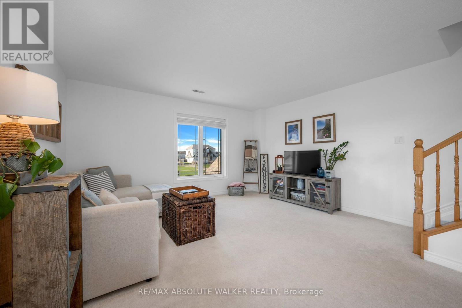32 - 633 LAKERIDGE DRIVE