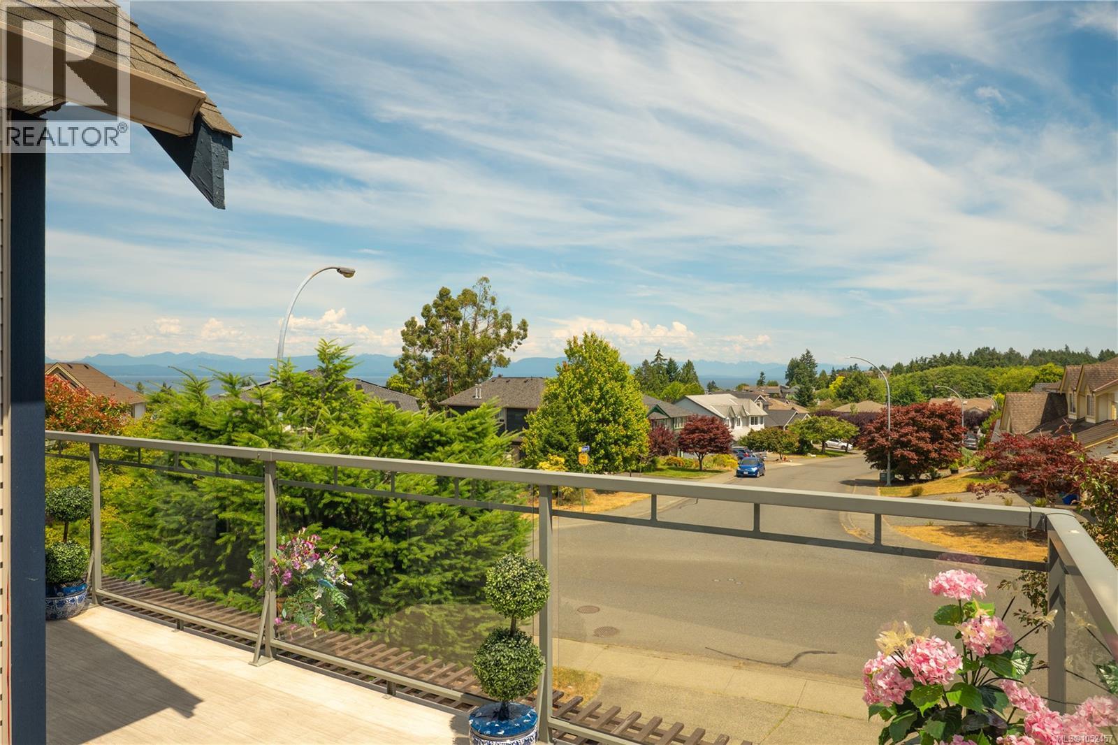 5425 Leslie Cres