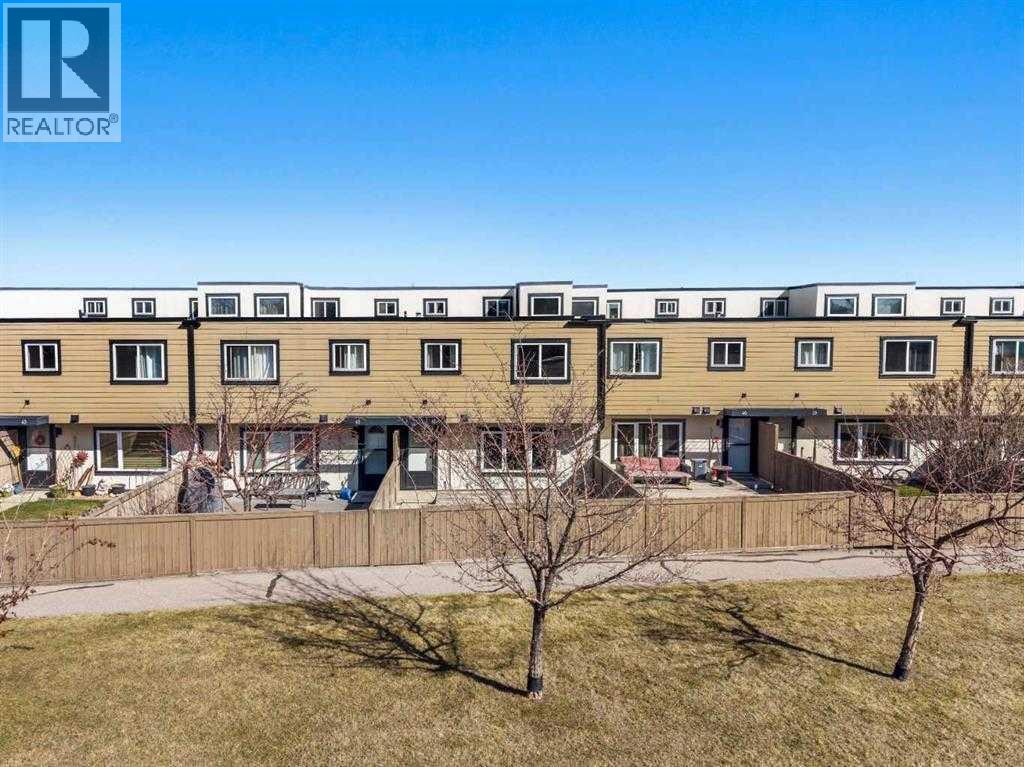 41, 3809 45 Street SW
