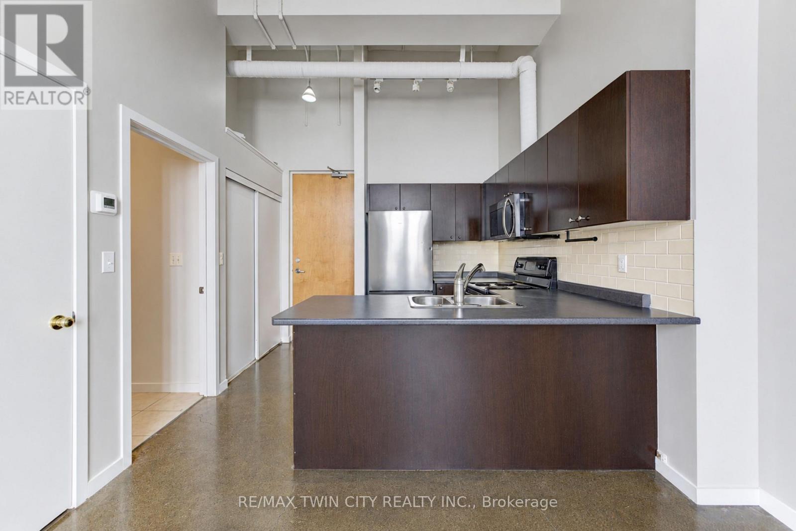 405 - 404 KING STREET W