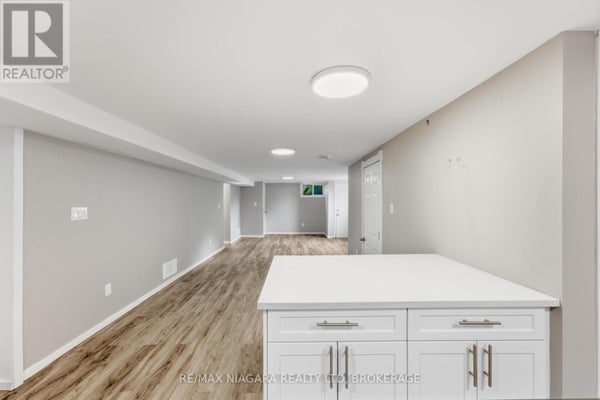 250 Grantham Ave, St. Catharines (Carlton/Bunting), ON 3