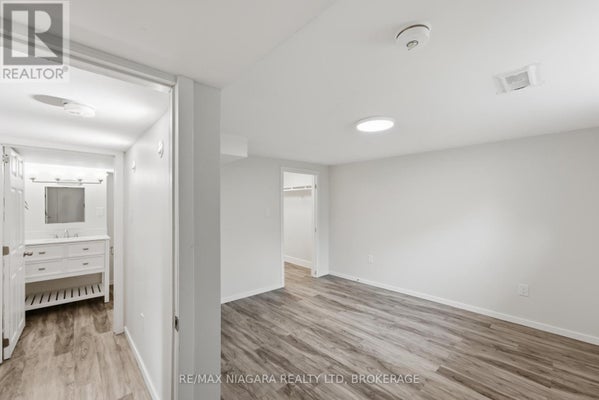 250 Grantham Ave, St. Catharines (Carlton/Bunting), ON 5