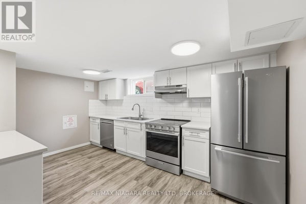 250 Grantham Ave, St. Catharines (Carlton/Bunting), ON 2