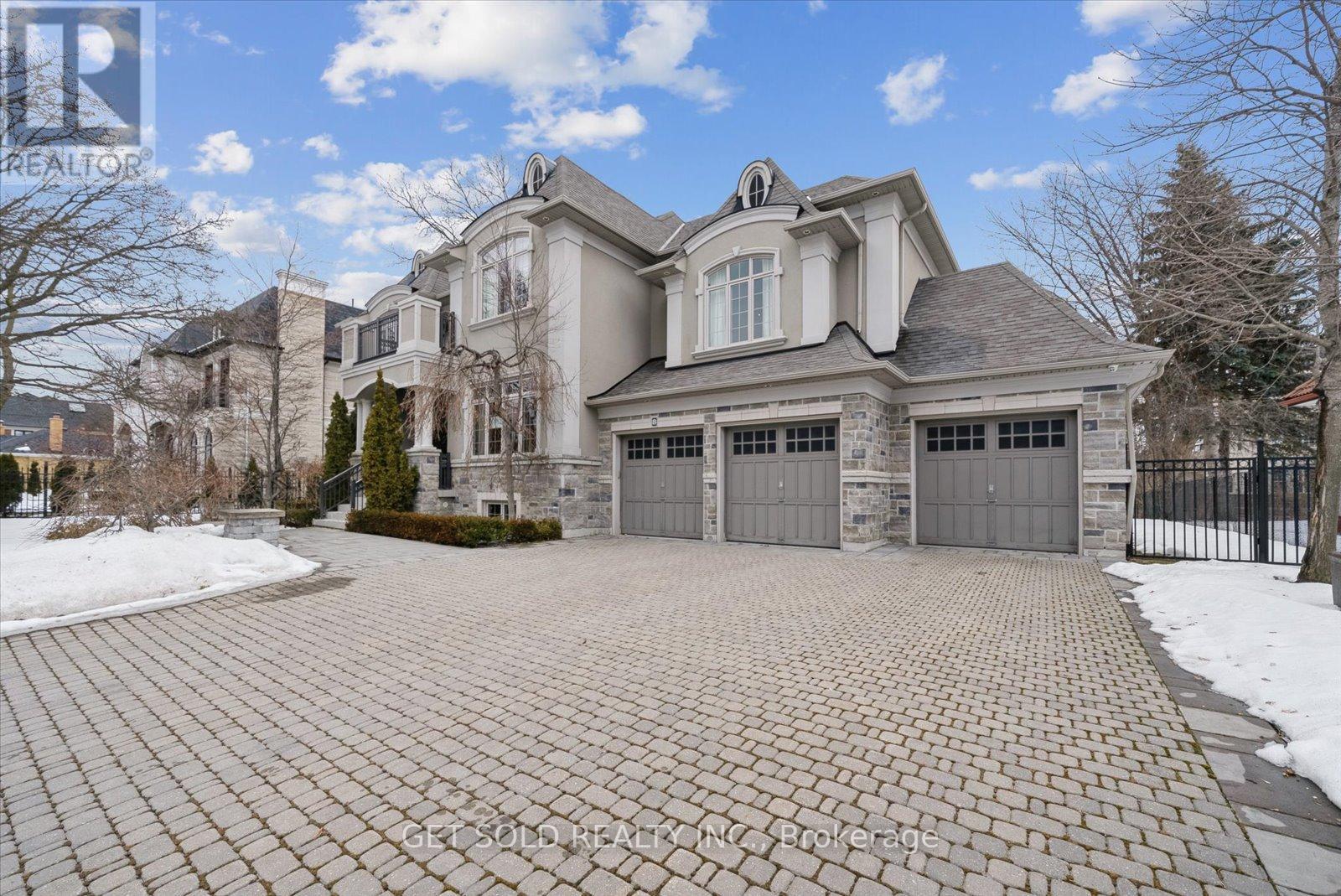 8 THORNHILL AVENUE