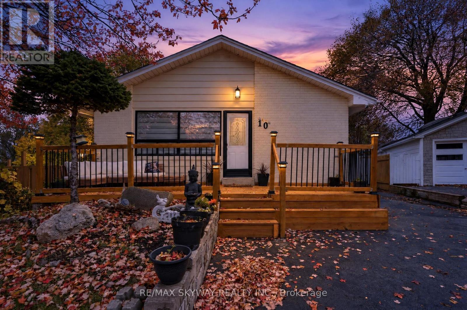 10 REXWAY DRIVE