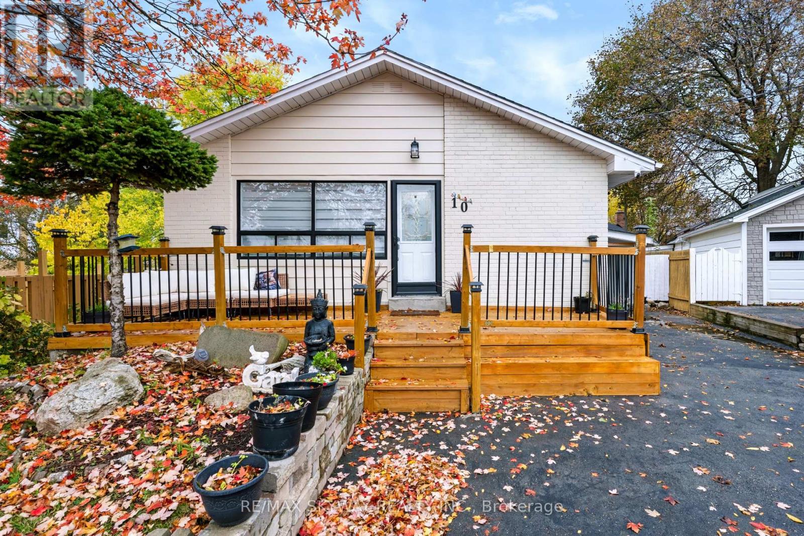 10 REXWAY DRIVE