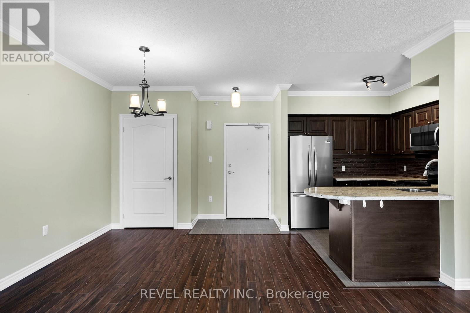 106 - 39 FERNDALE DRIVE S