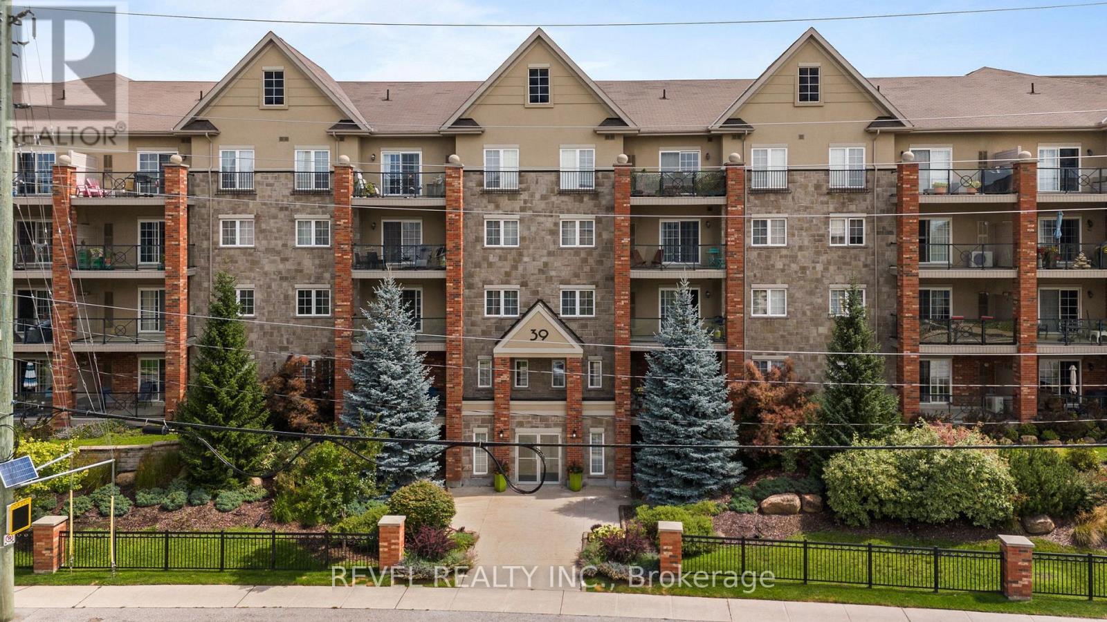 106 - 39 FERNDALE DRIVE S