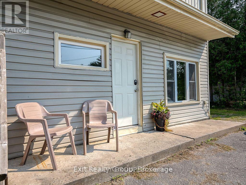 109 PRINCE EDWARD STREET - Photo 2