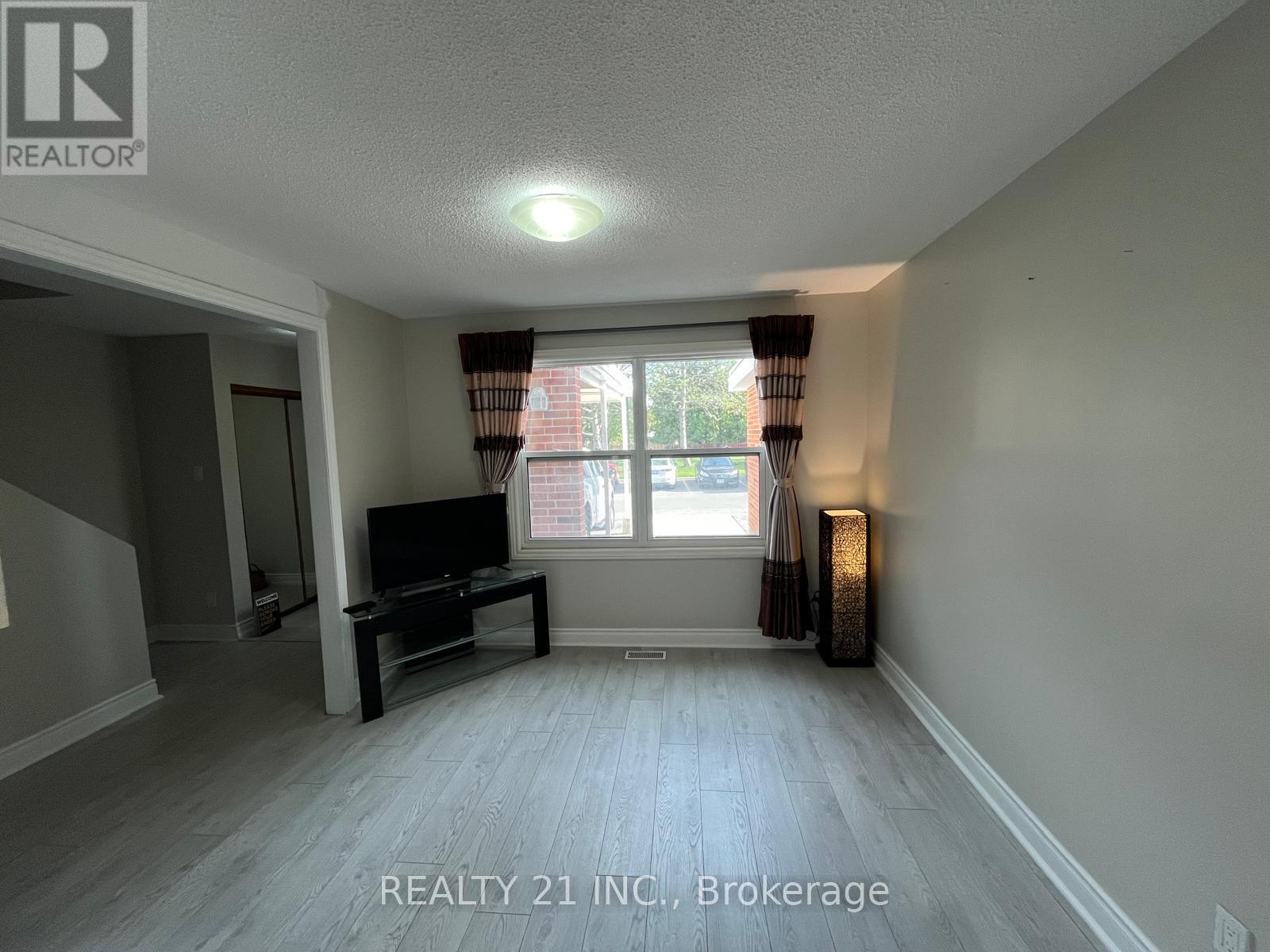 2 - 405 KEATS WAY