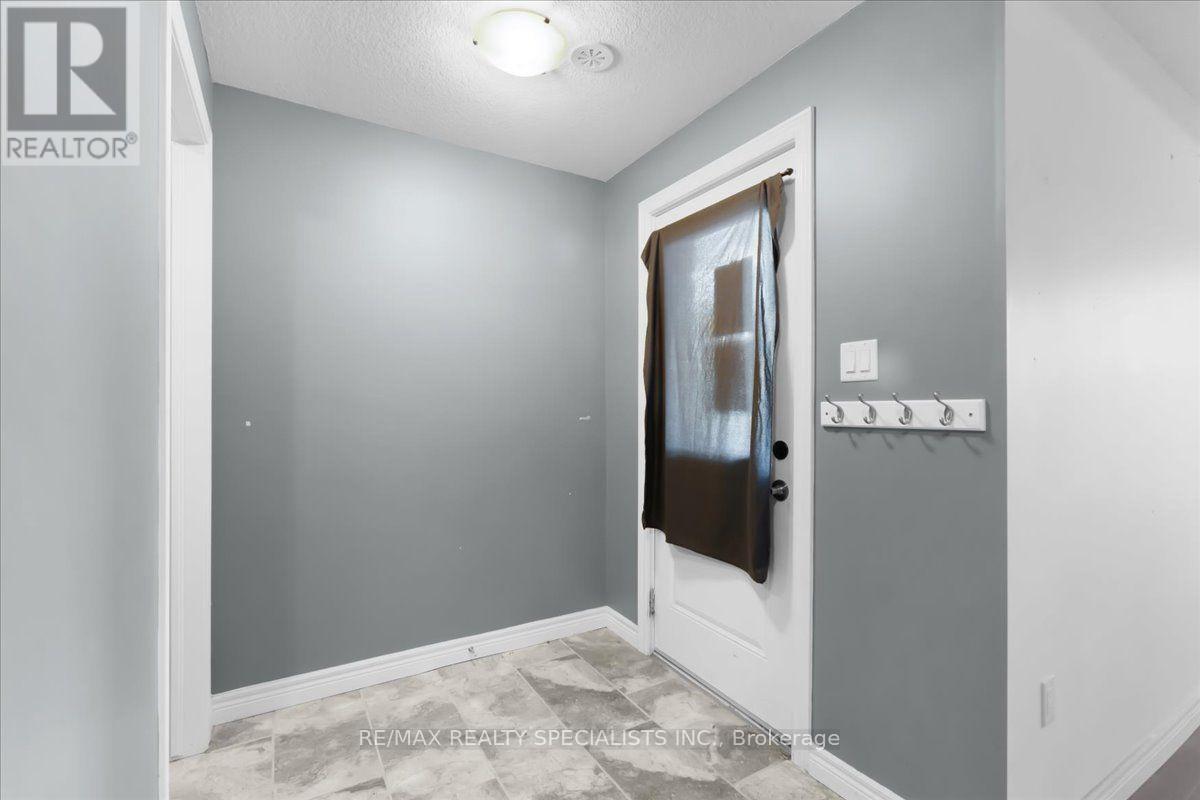 E8 - 70 WILLOWRUN DRIVE