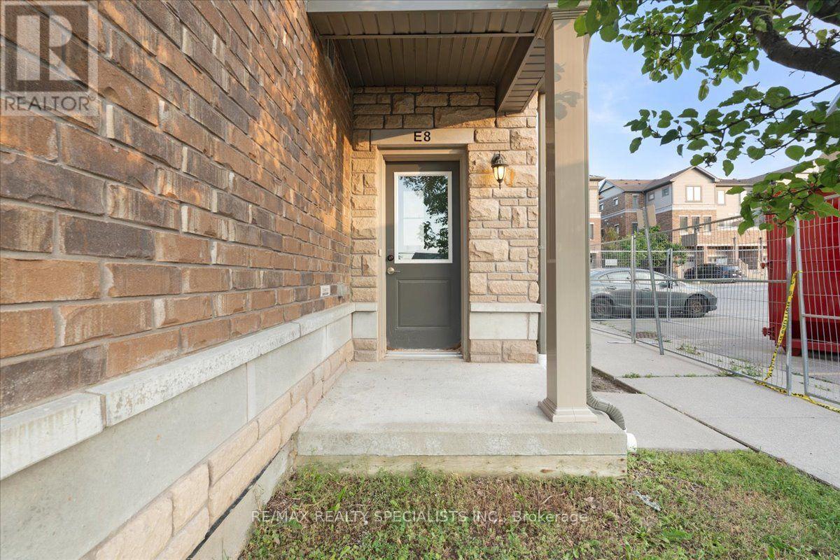 E8 - 70 WILLOWRUN DRIVE