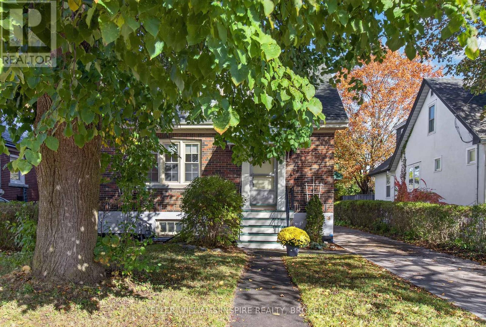 95 DUNDAS STREET