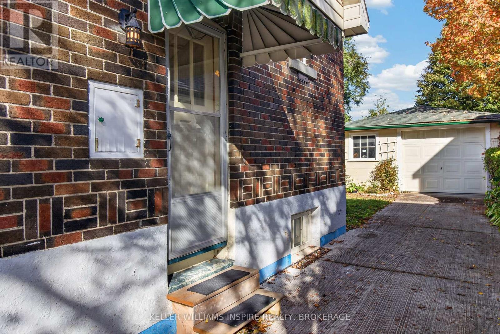 95 DUNDAS STREET