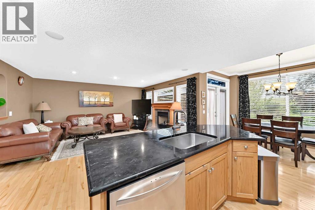 144 Cougarstone Common SW