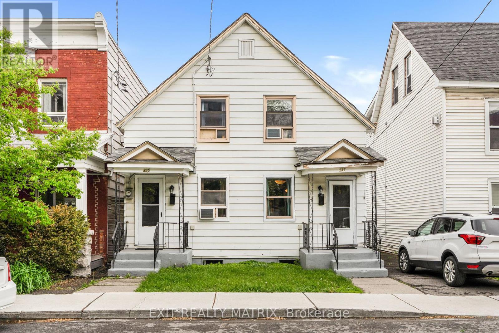 235-237 GUIGUES AVENUE - Photo 1