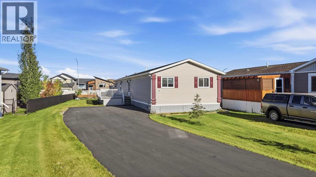 98, 15 MACKENZIE RANCH WAY, LACOMBE, AB T4L 0B4 - Image 3033003093.jpeg?d=l