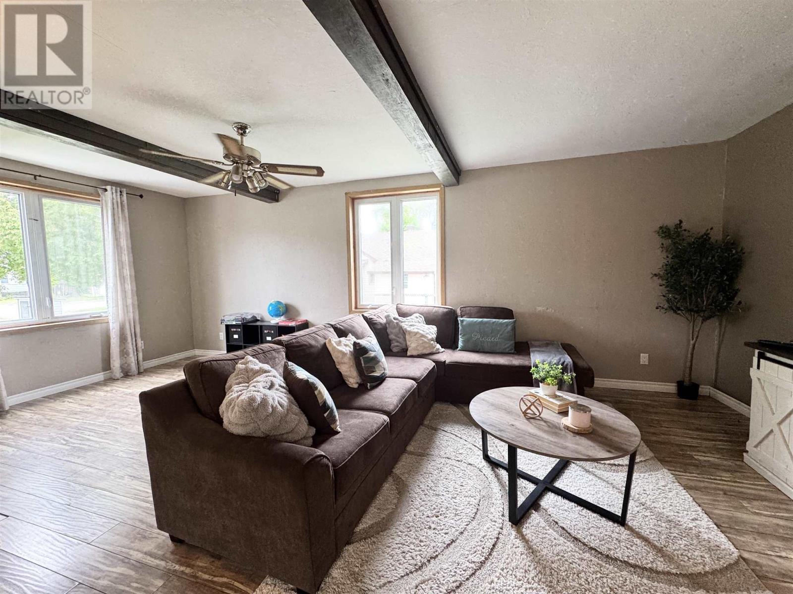 45 Elgin ST - Photo 4
