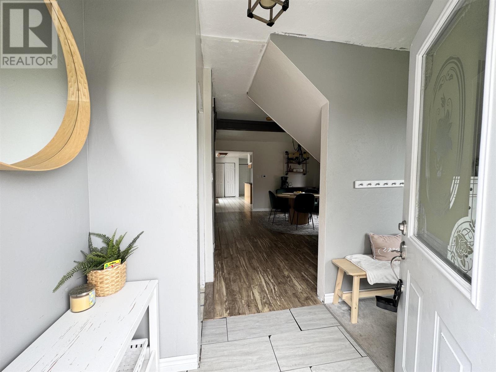 45 Elgin ST - Photo 3