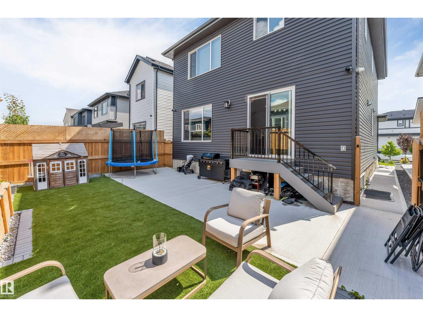 1824 18 AV NW