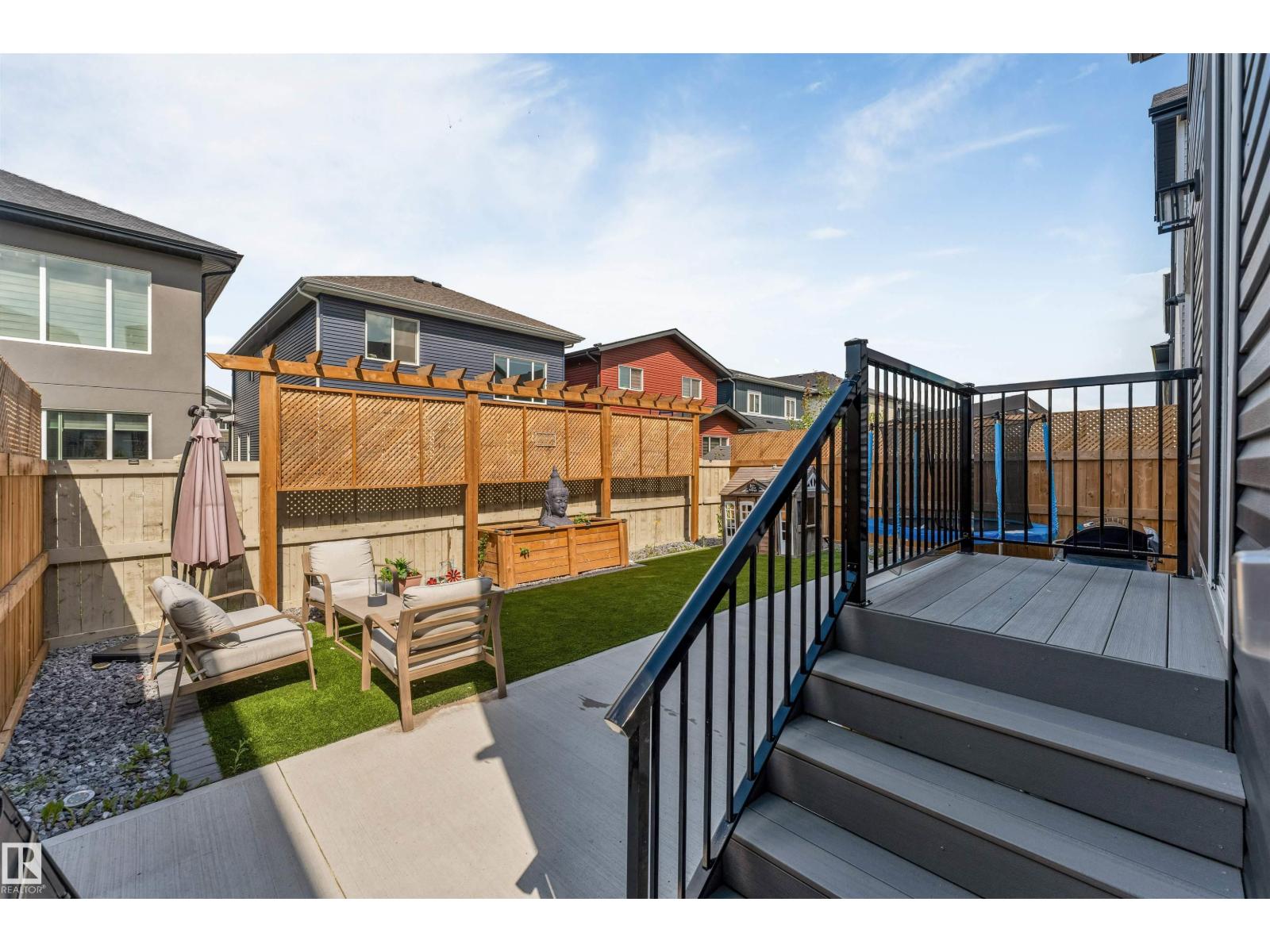 1824 18 AV NW