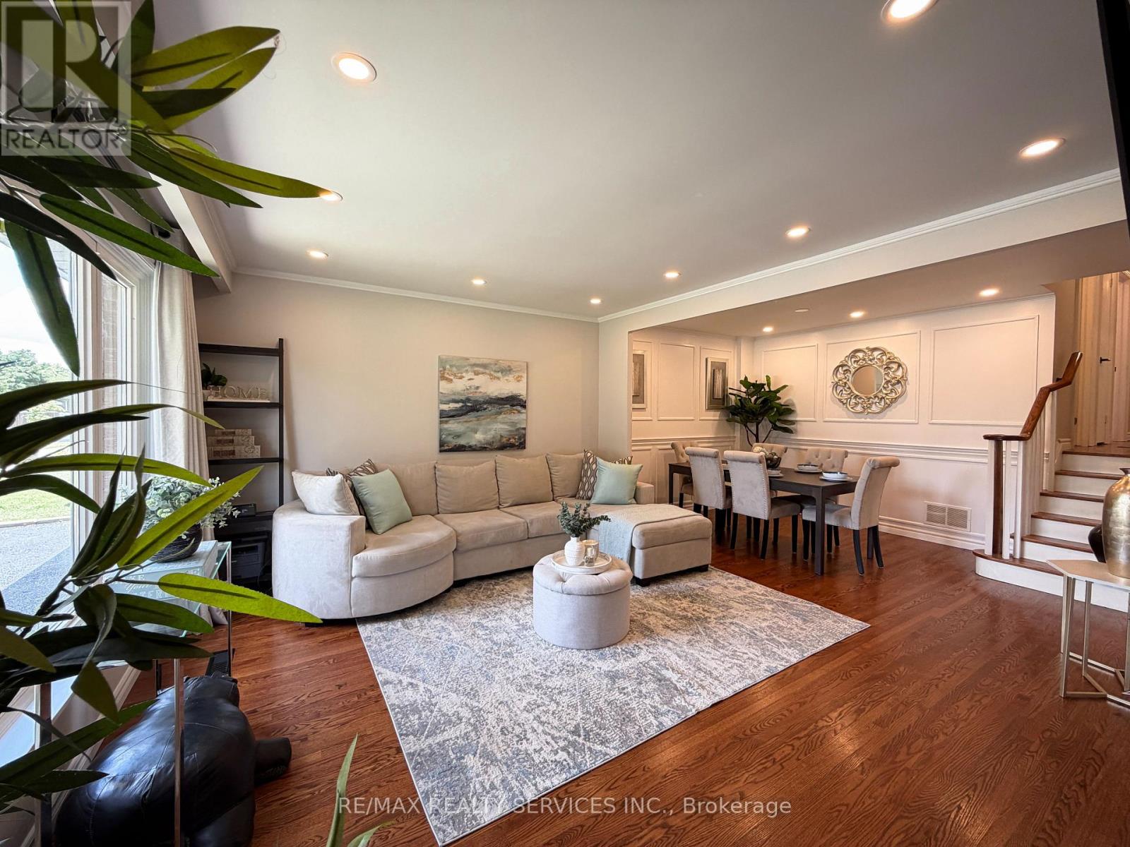 238 LAURIER AVENUE