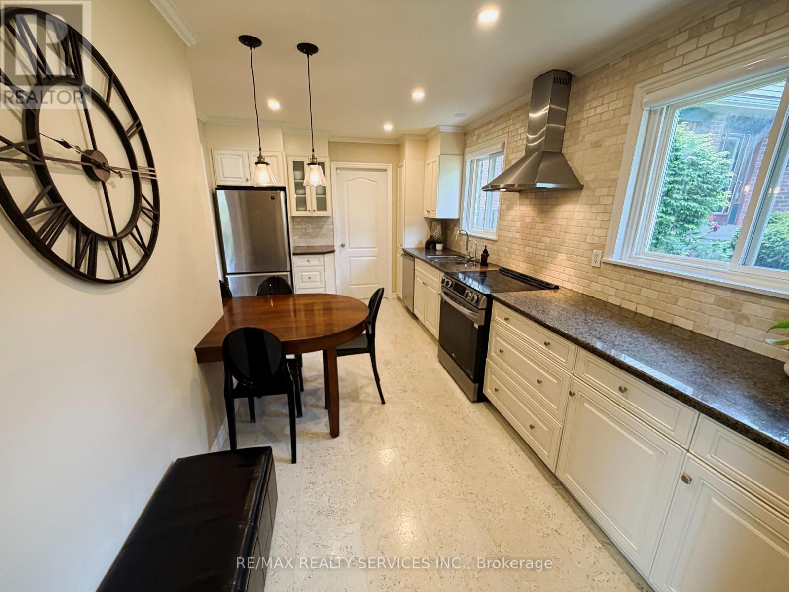 238 LAURIER AVENUE