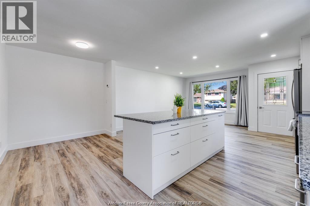 6 MARLENE CRESCENT