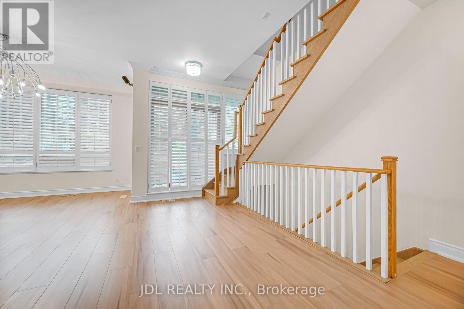 TH07 - 761 BAY STREET