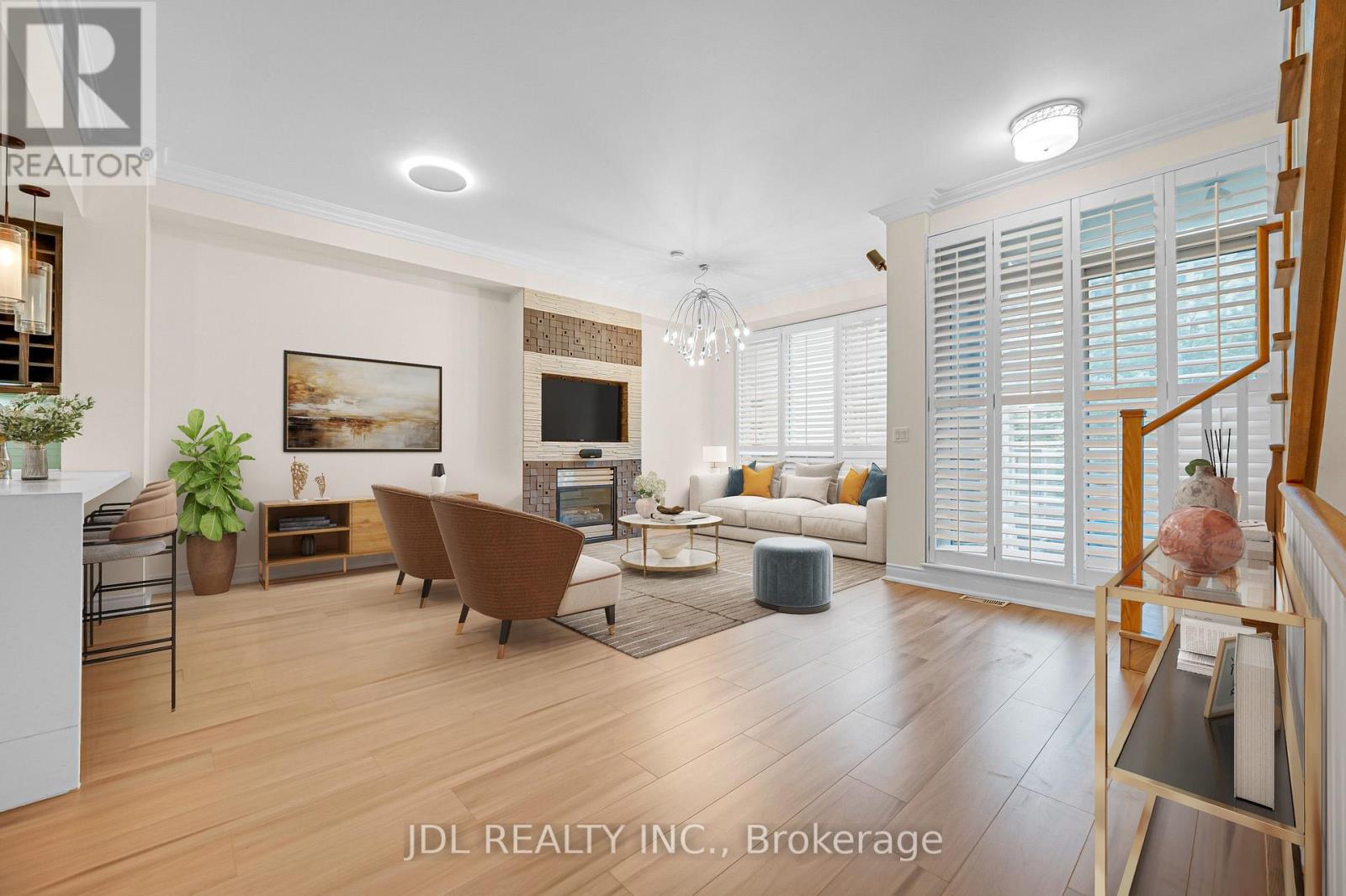 TH07 - 761 BAY STREET