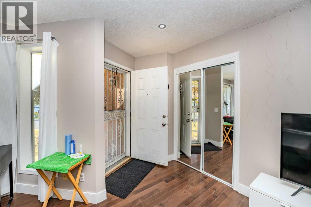 4 Del Ray Crescent NE