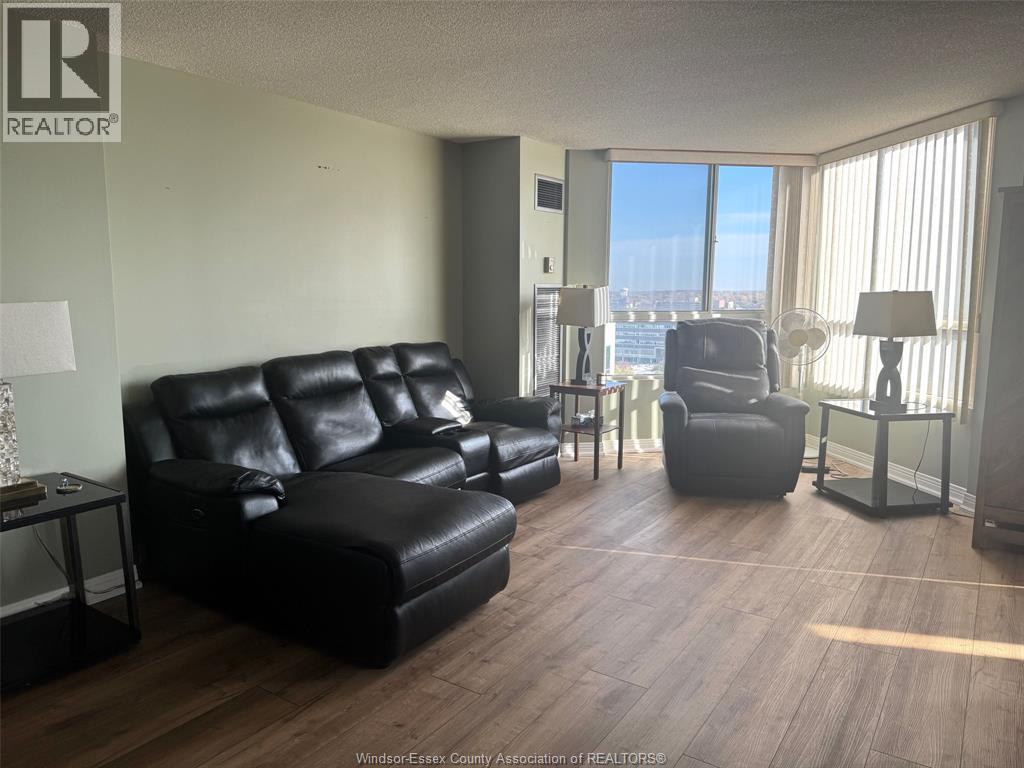 75 RIVERSIDE DRIVE East Unit# 1609