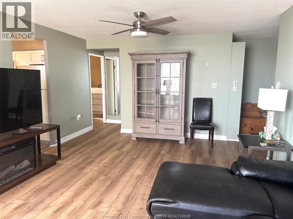 75 RIVERSIDE DRIVE East Unit# 1609