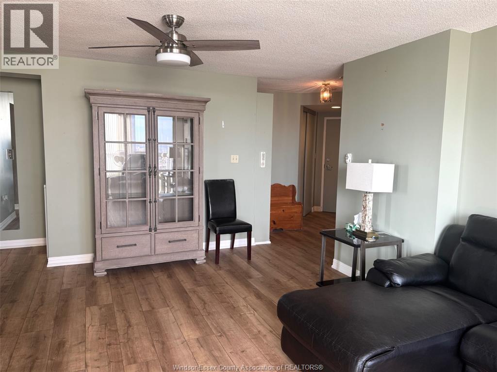 75 RIVERSIDE DRIVE East Unit# 1609