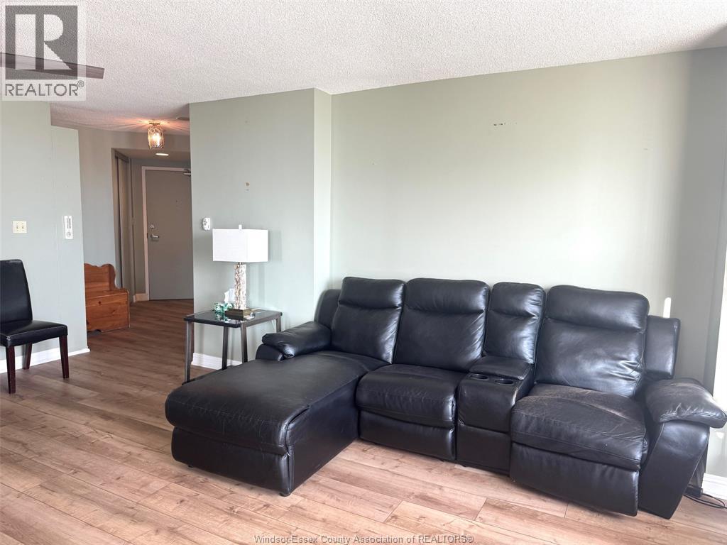 75 RIVERSIDE DRIVE East Unit# 1609