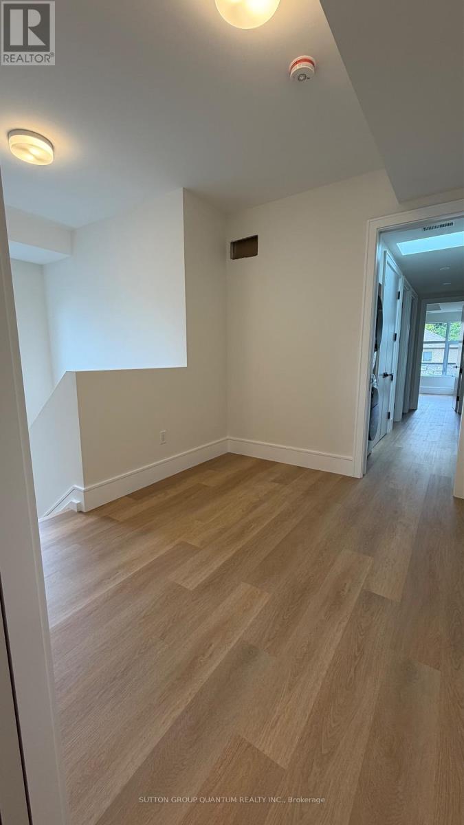 #2 - 43 ELMWOOD AVENUE N