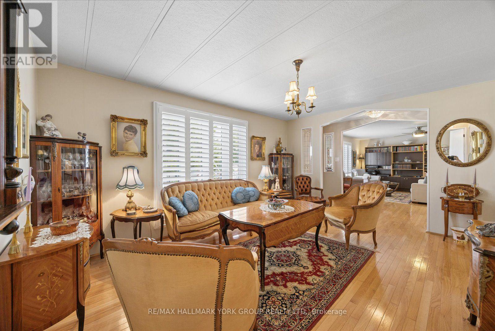 10 KELSEY CRESCENT
