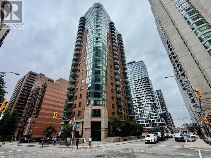 Photo 1 of 22 — 505 - 445 LAURIER AVENUE W, Ottawa, ON K1R 0A2