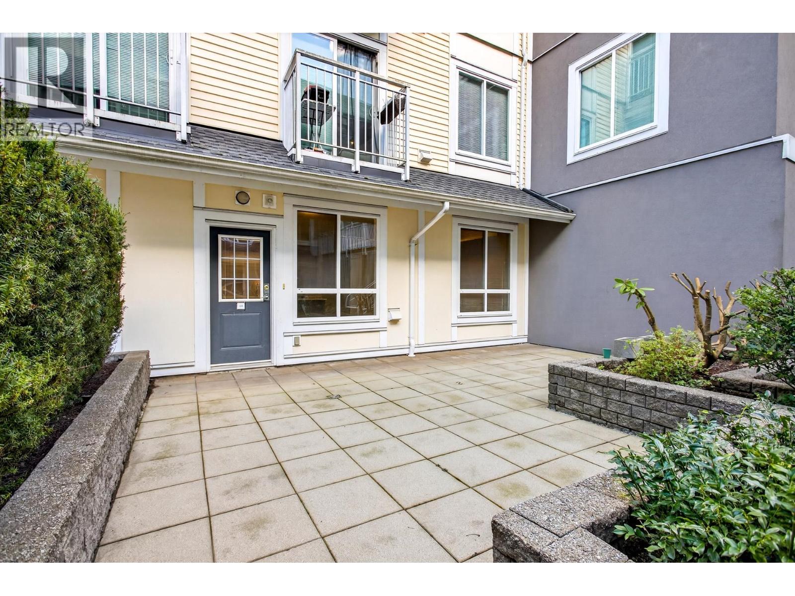 8 6965 HASTINGS STREET