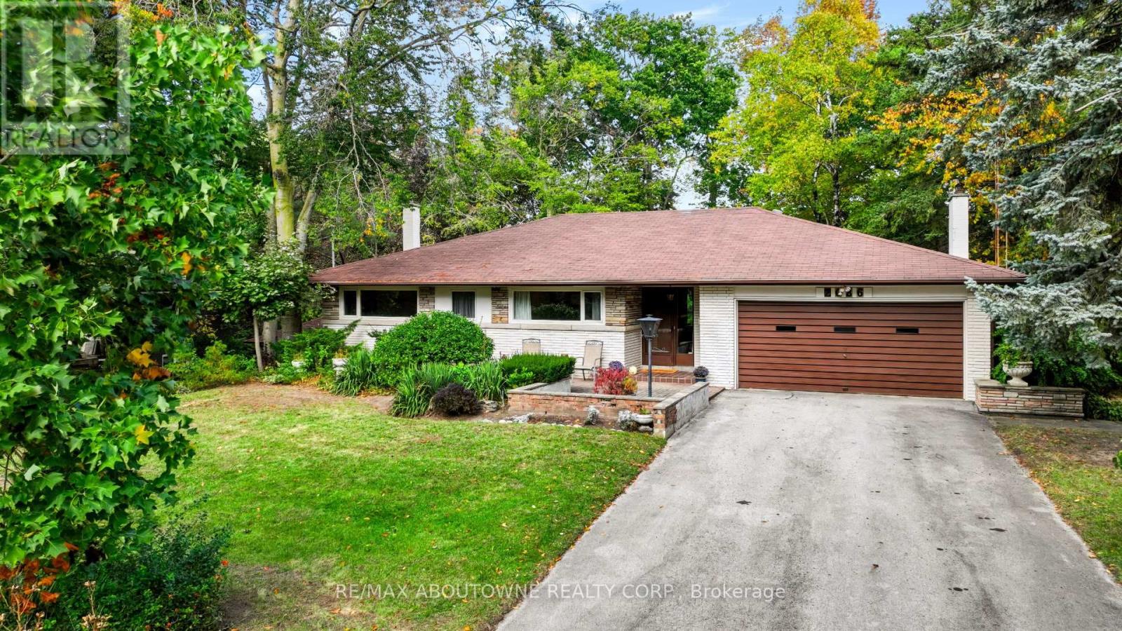 2086 GLENFOREST CRESCENT