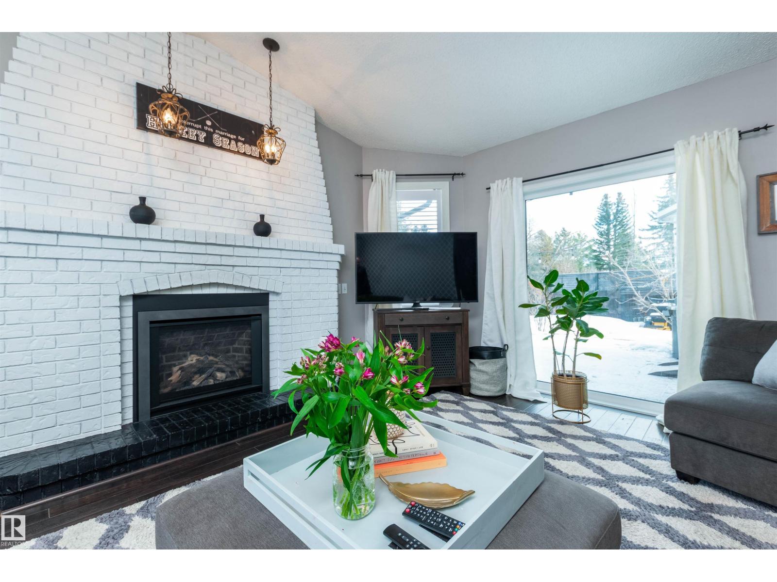 730 ESTATE DR