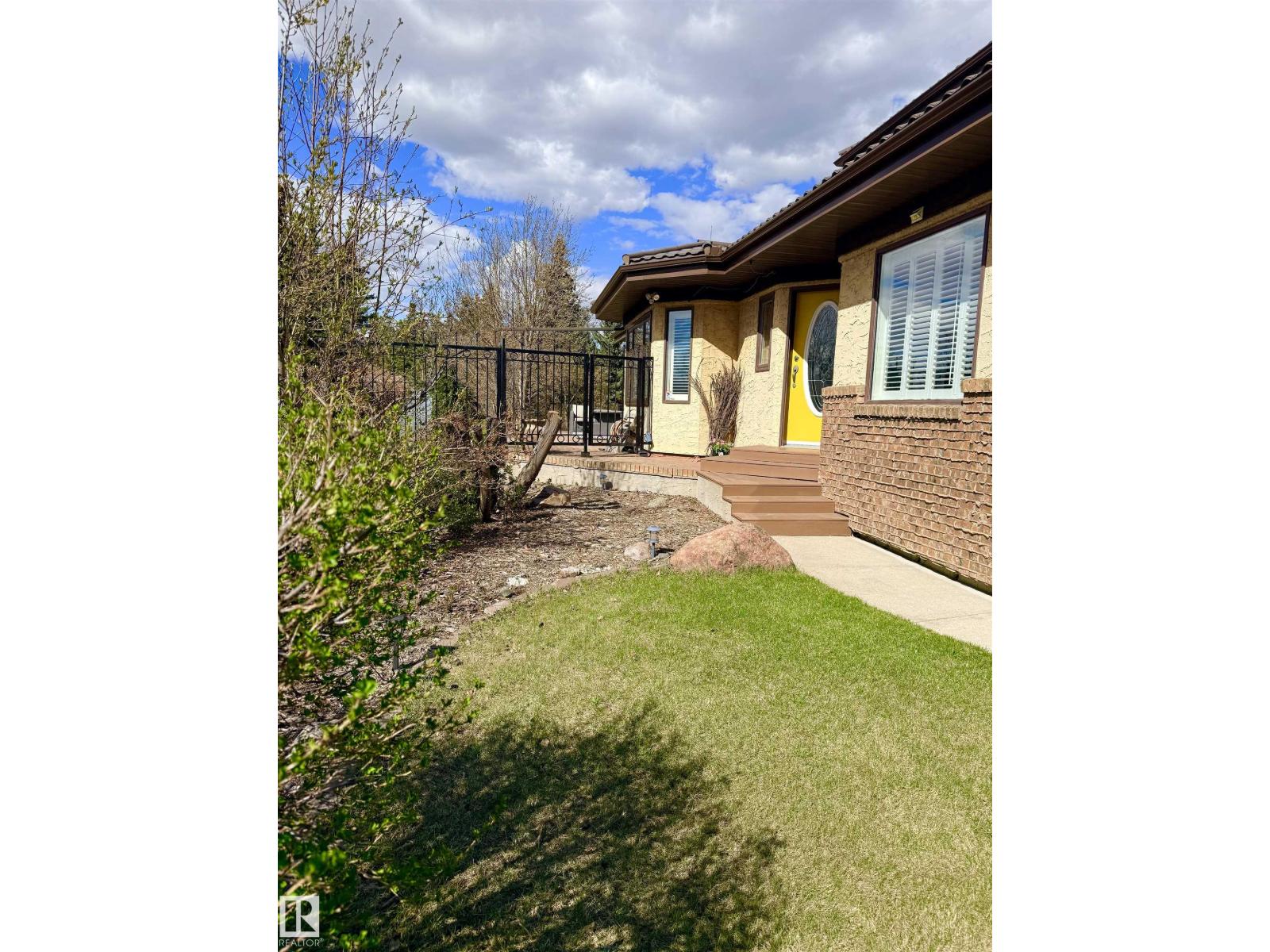 730 ESTATE DR